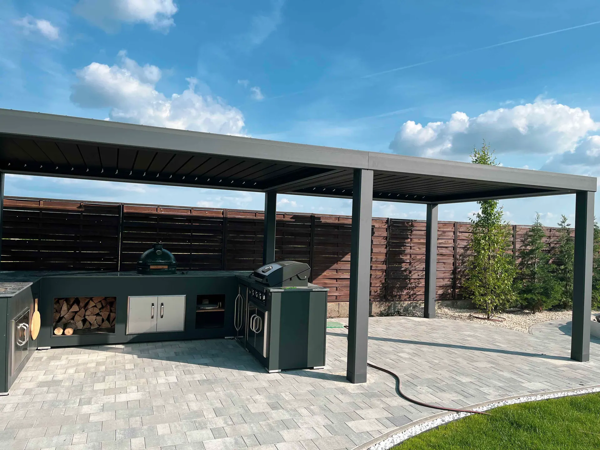 Maßgefertigte AlpenPergola Referenz in Österreich